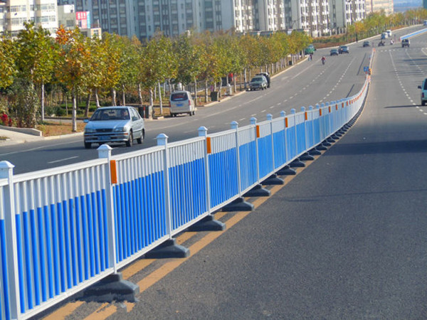道路护栏施工案例